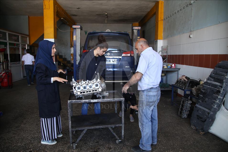Güneydoğu'nun kadın oto tamircileri yetişiyor