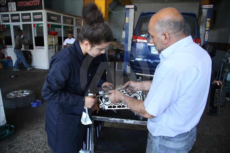 Güneydoğu'nun kadın oto tamircileri yetişiyor