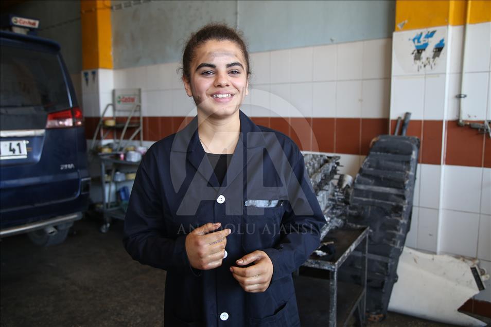Güneydoğu'nun kadın oto tamircileri yetişiyor