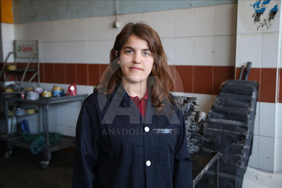 Güneydoğu'nun kadın oto tamircileri yetişiyor