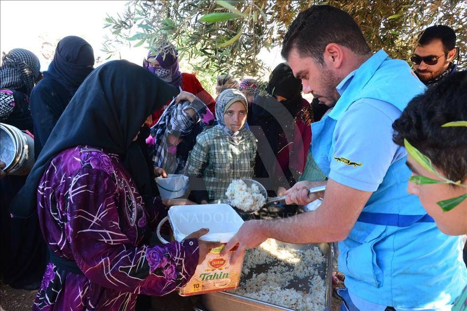 Türkiye'den Azez'e "ilk iftar" için yardım