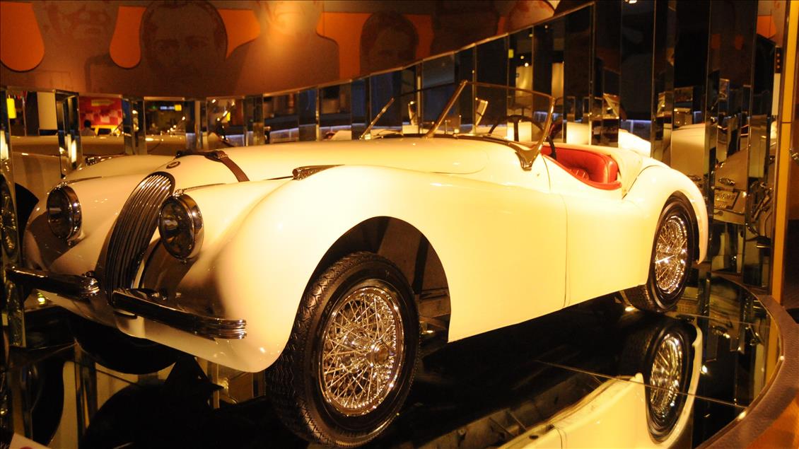 Çin'de klasik otomobiller geçmişe ayna tutuyor