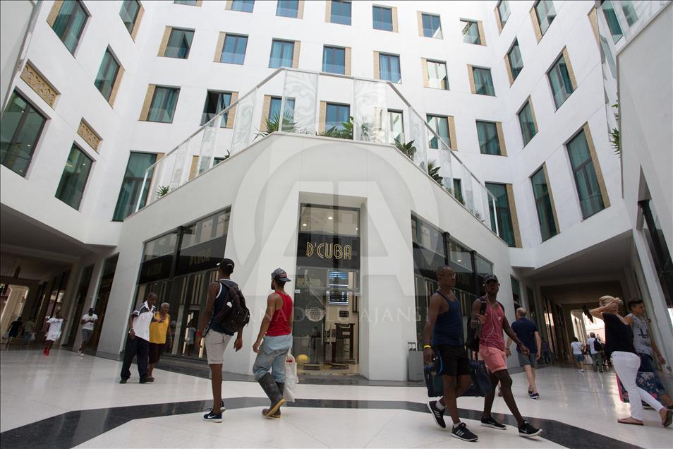 Küba'nın ilk beş yıldızlı oteli "Manzana Kempinski"