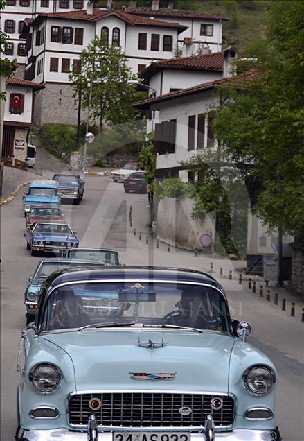 Klasik otomobil tutkunları Safranbolu'da buluştu