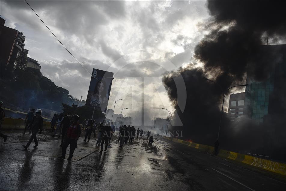 Venezuela'daki hükümet karşıtı gösteriler devam ediyor