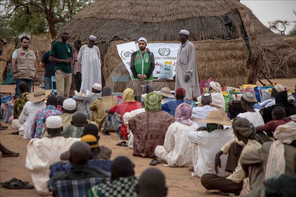 İHH'dan Nijer'e gıda yardımı
