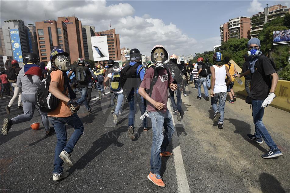 Venezuela'daki hükümet karşıtı gösteriler devam ediyor