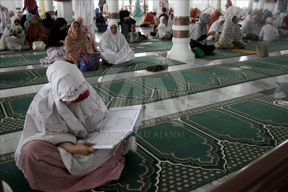 Endonezyalı Müslümanların 'itikaf' ibadeti