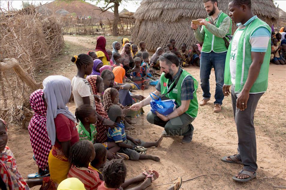 İHH'dan Nijer'e gıda yardımı
