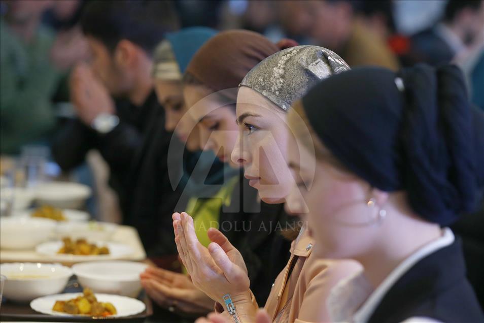 Muslimani u Moskvi dočekali prvi iftar