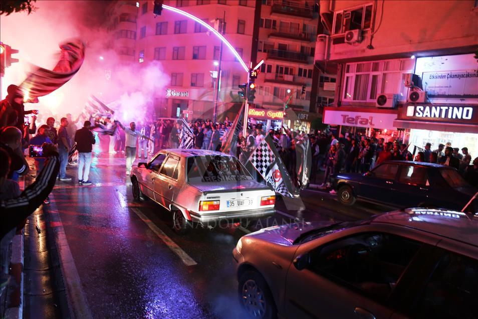 Beşiktaş'ın şampiyonluğu kutlanıyor