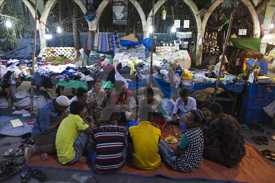 Bangladeş'te ilk iftar