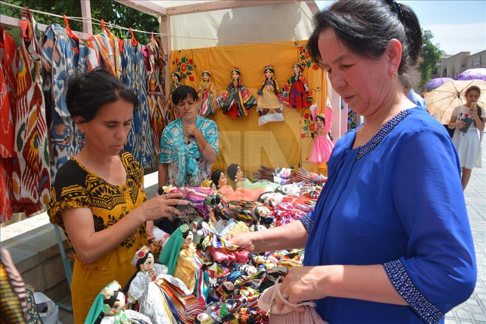 Özbekistan'daki İpek ve Baharat Festivali