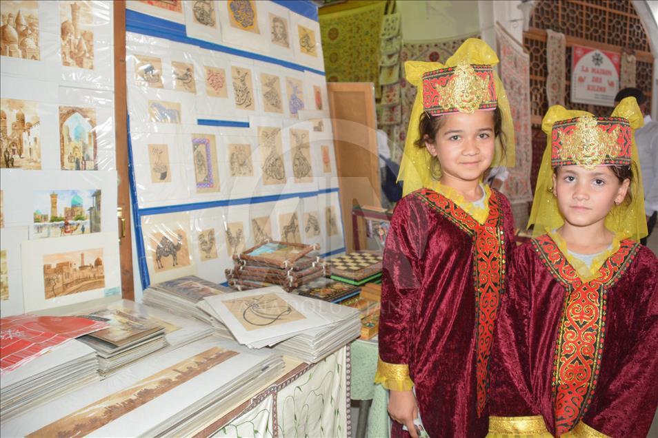 Özbekistan'daki İpek ve Baharat Festivali