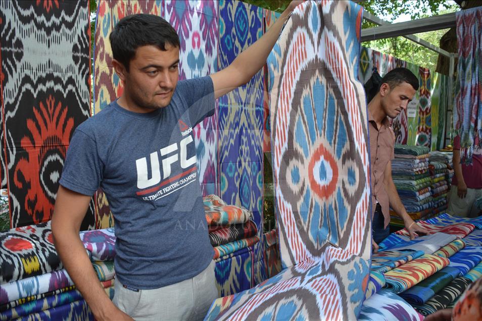 Özbekistan'daki İpek ve Baharat Festivali