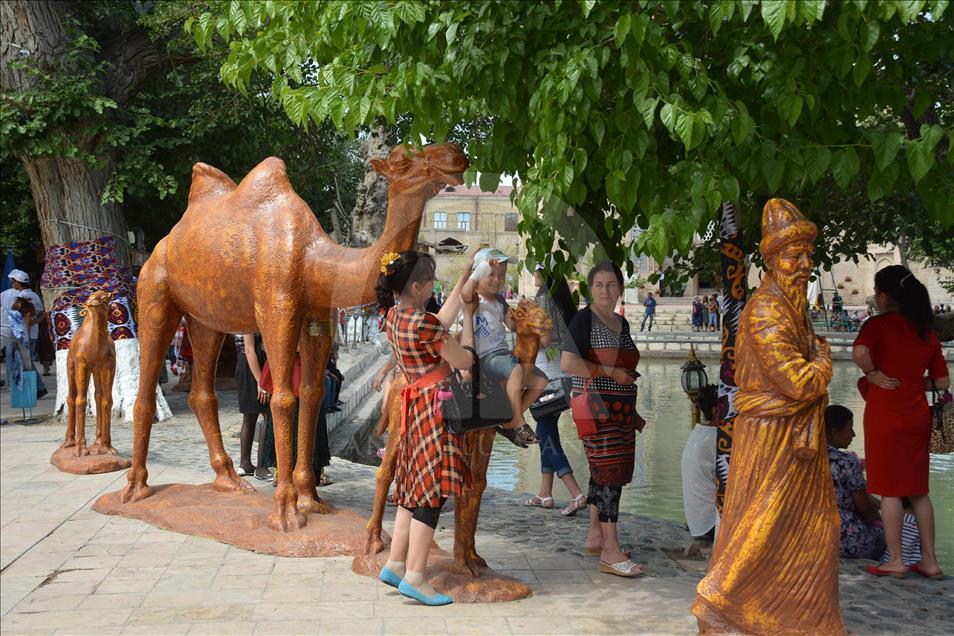 Özbekistan'daki İpek ve Baharat Festivali