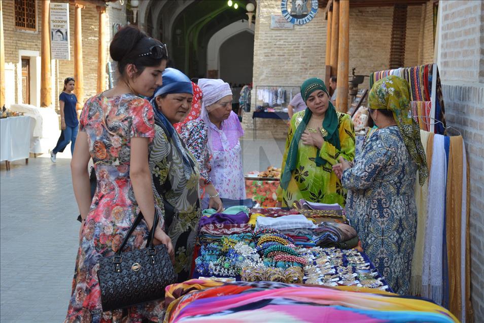 Özbekistan'daki İpek ve Baharat Festivali