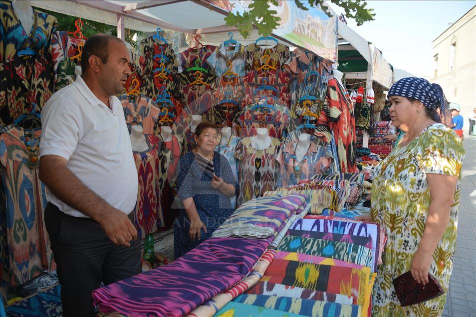 Özbekistan'daki İpek ve Baharat Festivali