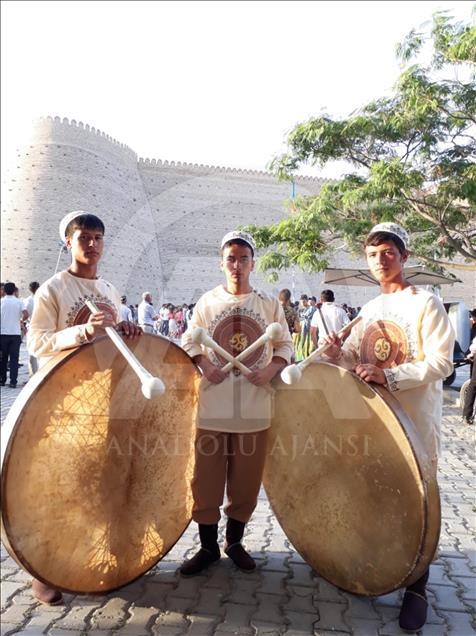 Özbekistan'daki İpek ve Baharat Festivali