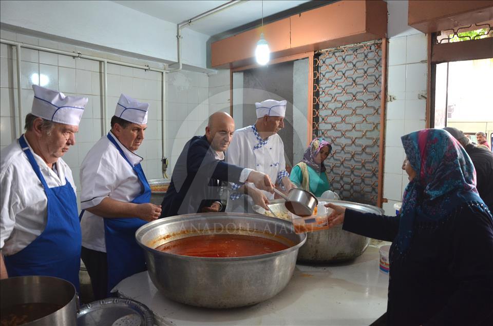 Vasiyeti üzerine 27 yıldır iftar dağıtılıyor