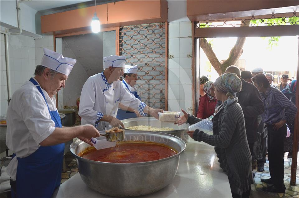 Vasiyeti üzerine 27 yıldır iftar dağıtılıyor