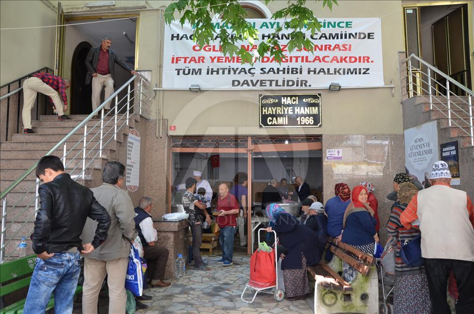 Vasiyeti üzerine 27 yıldır iftar dağıtılıyor
