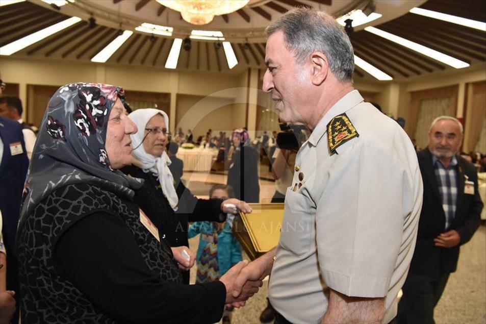 Komuta kademesi şehit aileleriyle bir araya geldi