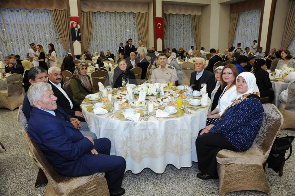 Komuta kademesi şehit aileleriyle bir araya geldi