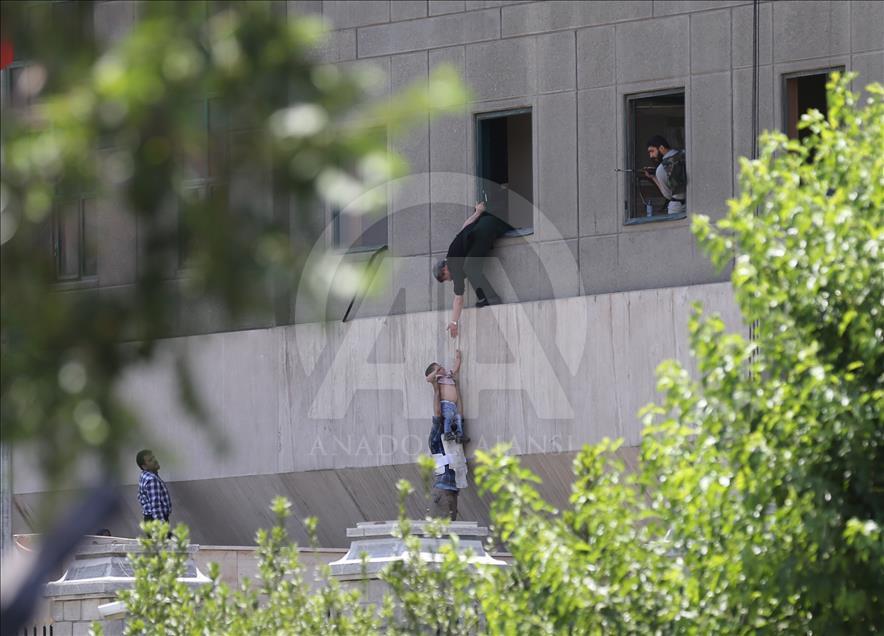 İran Meclisi ve Humeyni Türbesi'nde saldırı