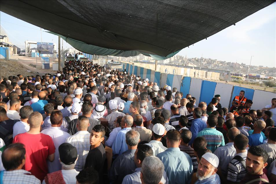 Passing through Qalandiya checkpoint for the second Friday prayer of Ramadan
