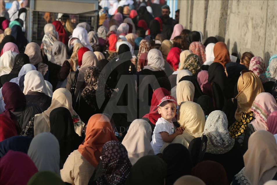 Passing through Qalandiya checkpoint for the second Friday prayer of Ramadan