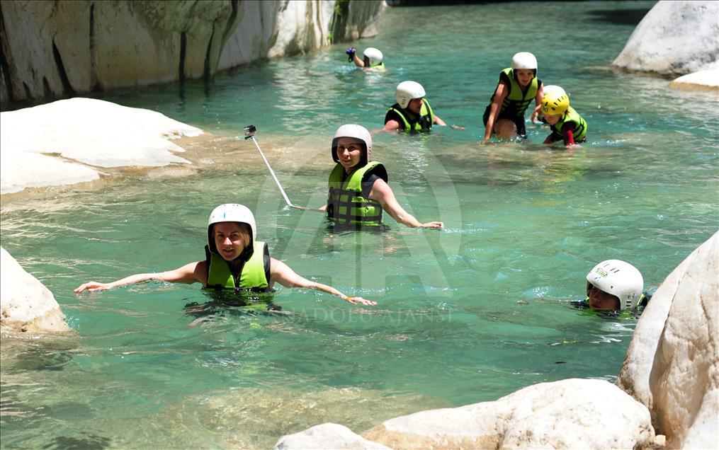 Le fleuve de "Goynuk" à Antalya ( sud de la Turquie) constitue l’une des attractions touristiques les plus en vogue de la région.