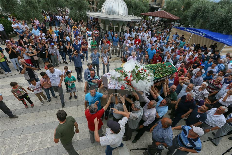İzmir’deki kayıp kızın cenaze töreni