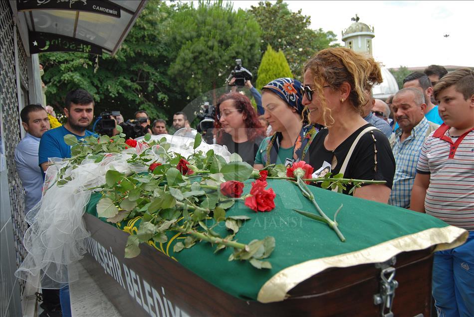 İzmir’deki kayıp kızın cenaze töreni