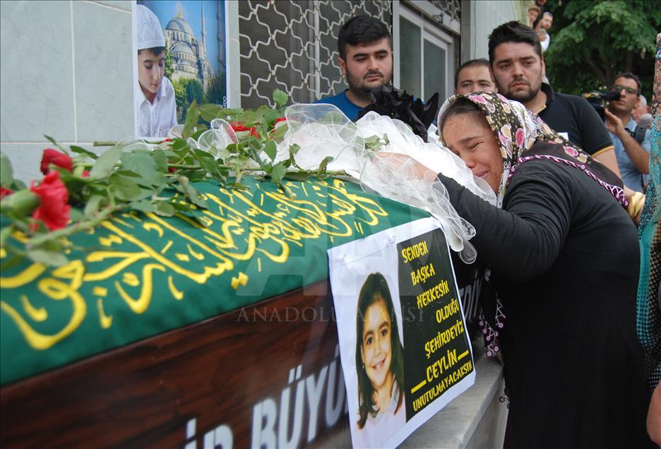 İzmir’deki kayıp kızın cenaze töreni