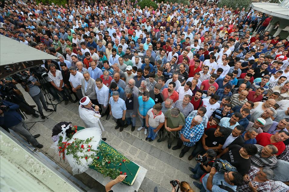 İzmir’deki kayıp kızın cenaze töreni