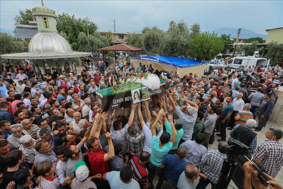 İzmir’deki kayıp kızın cenaze töreni