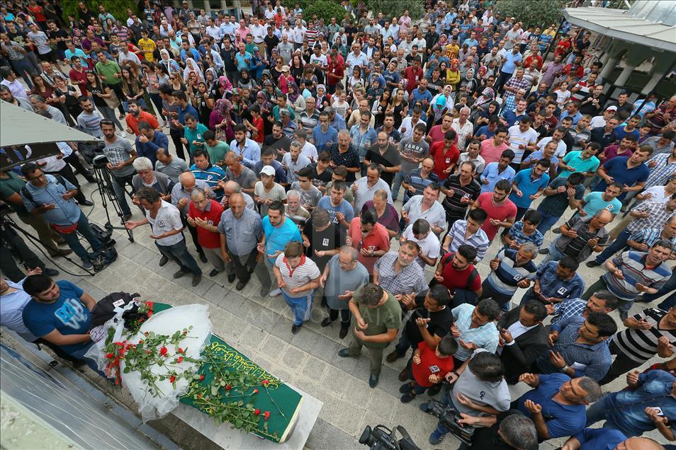 İzmir’deki kayıp kızın cenaze töreni