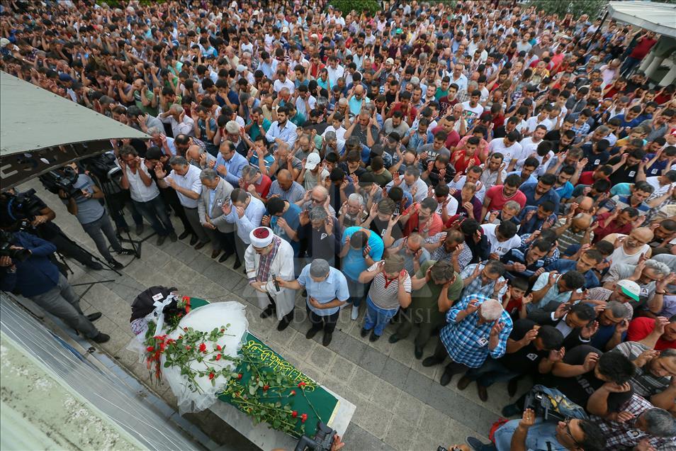 İzmir’deki kayıp kızın cenaze töreni