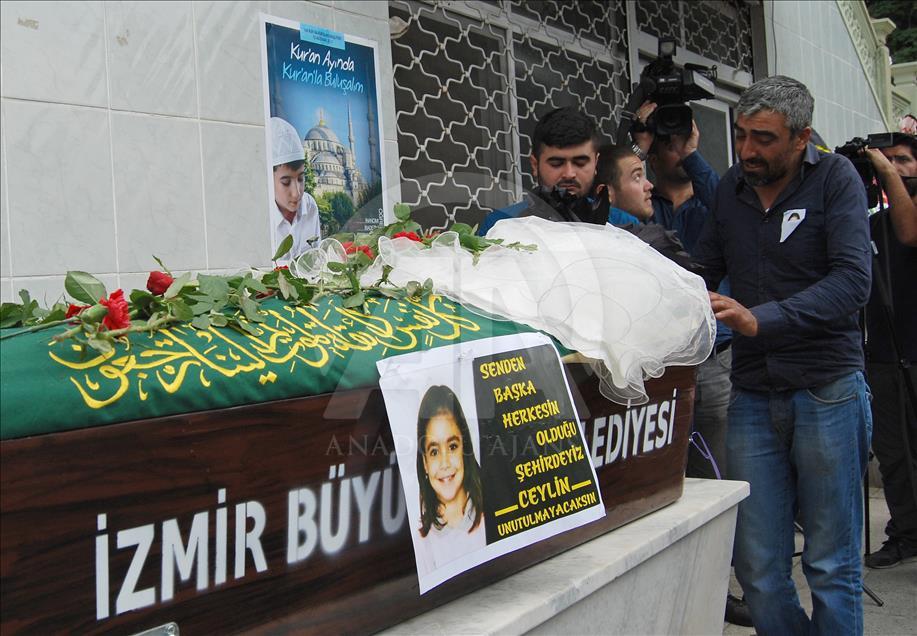 İzmir’deki kayıp kızın cenaze töreni