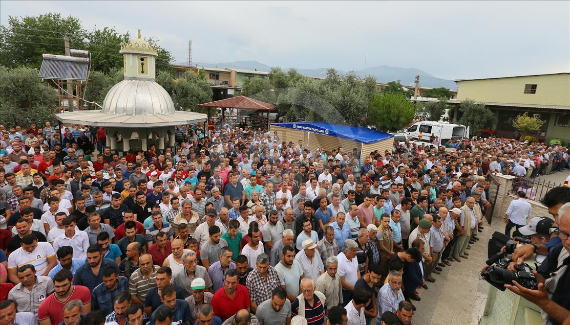 İzmir’deki kayıp kızın cenaze töreni