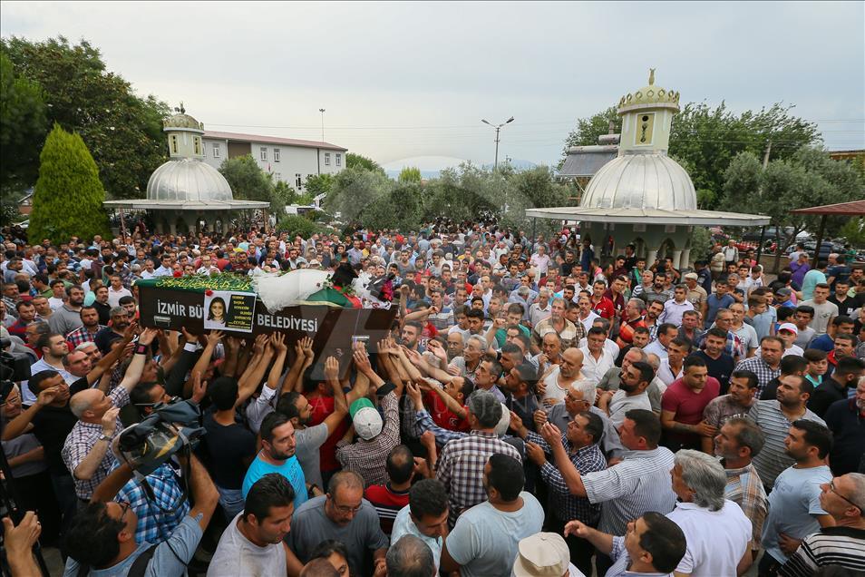 İzmir’deki kayıp kızın cenaze töreni