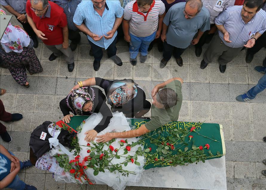 İzmir’deki kayıp kızın cenaze töreni