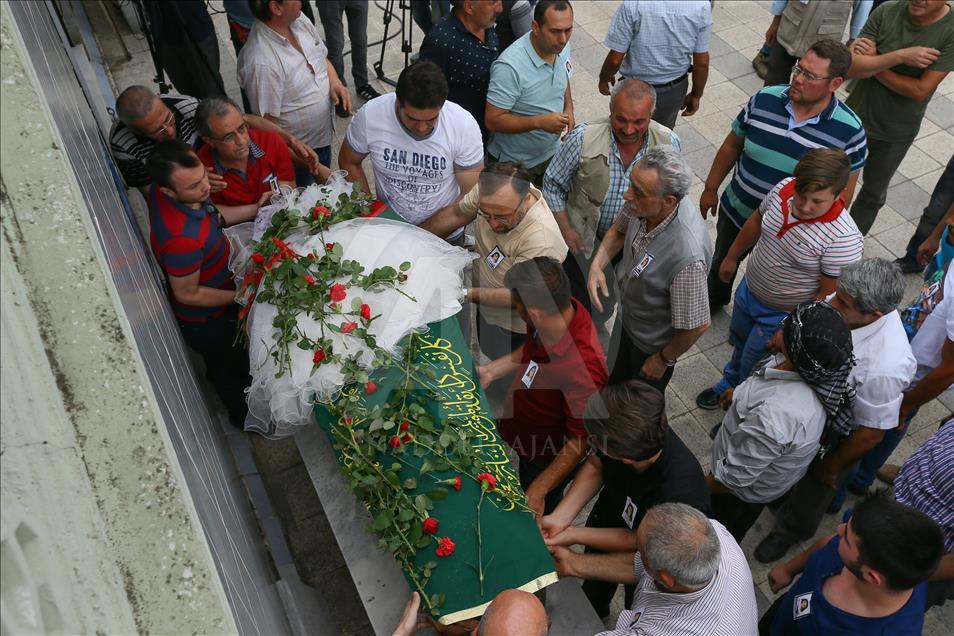 İzmir’deki kayıp kızın cenaze töreni
