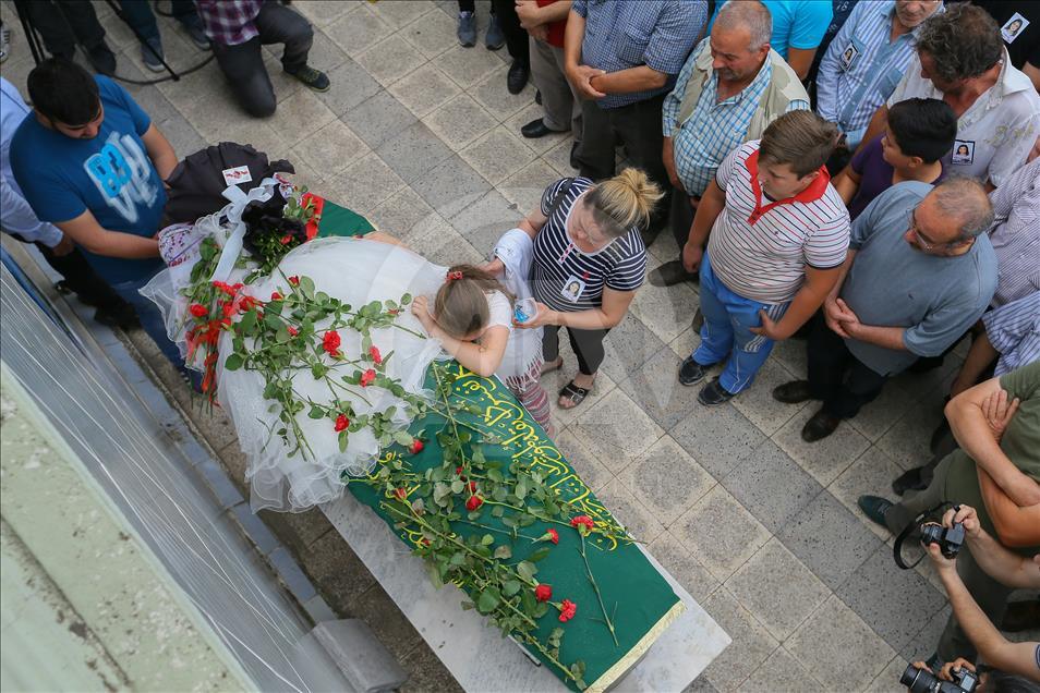İzmir’deki kayıp kızın cenaze töreni