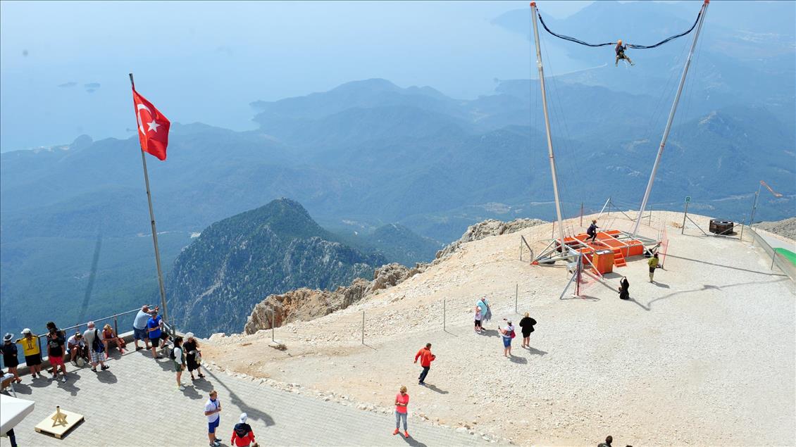 Adrenalinleri "insan sapanı" ile zirveye çıkıyor