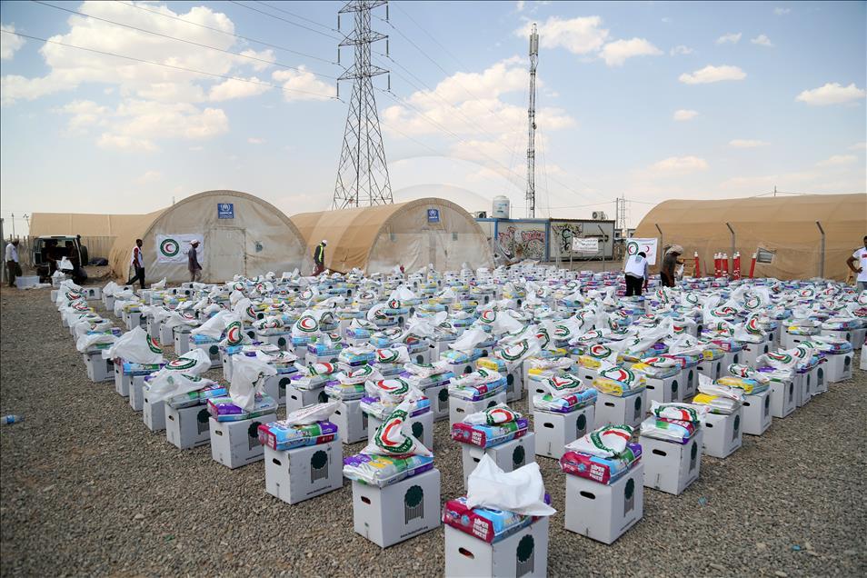 Türk Kızılayı ve Aziz Mahmud Hüdayi Vakfı'ndan Musullu sığınmacılara yardım
