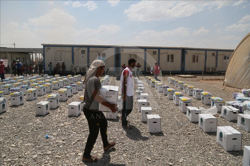 Türk Kızılayı ve Aziz Mahmud Hüdayi Vakfı'ndan Musullu sığınmacılara yardım
