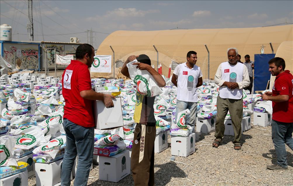 Türk Kızılayı ve Aziz Mahmud Hüdayi Vakfı'ndan Musullu sığınmacılara yardım
