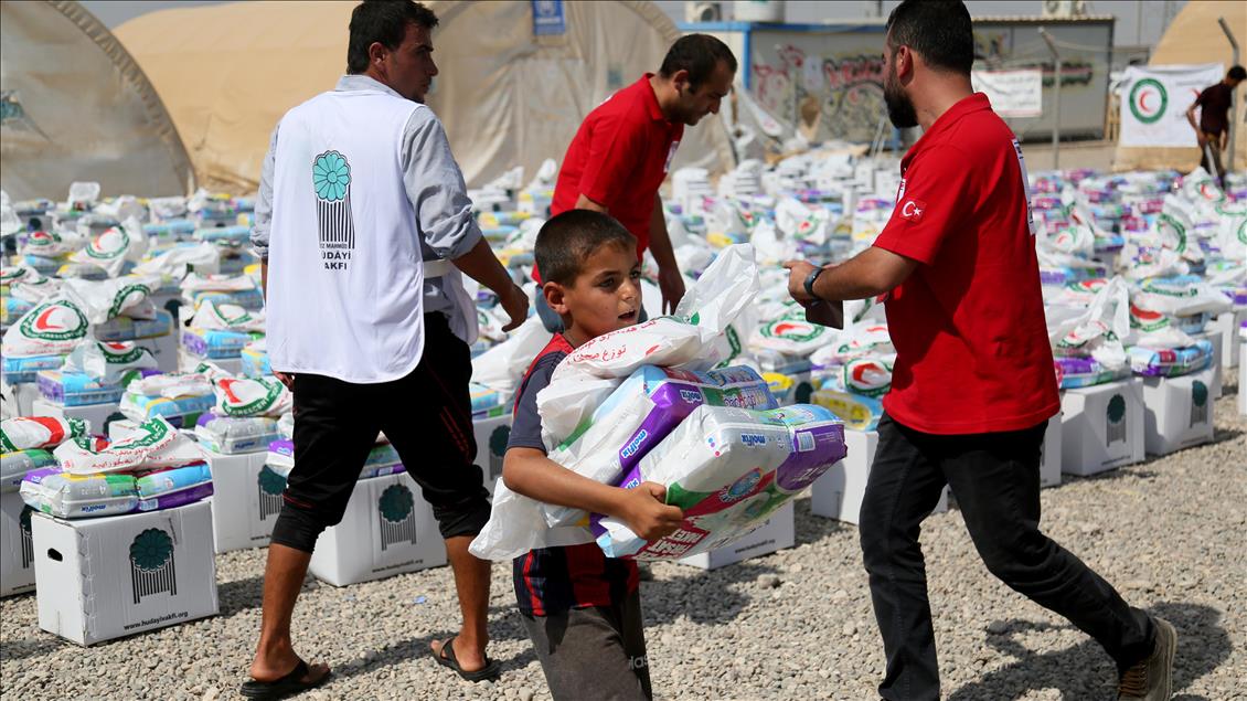 Türk Kızılayı ve Aziz Mahmud Hüdayi Vakfı'ndan Musullu sığınmacılara yardım
